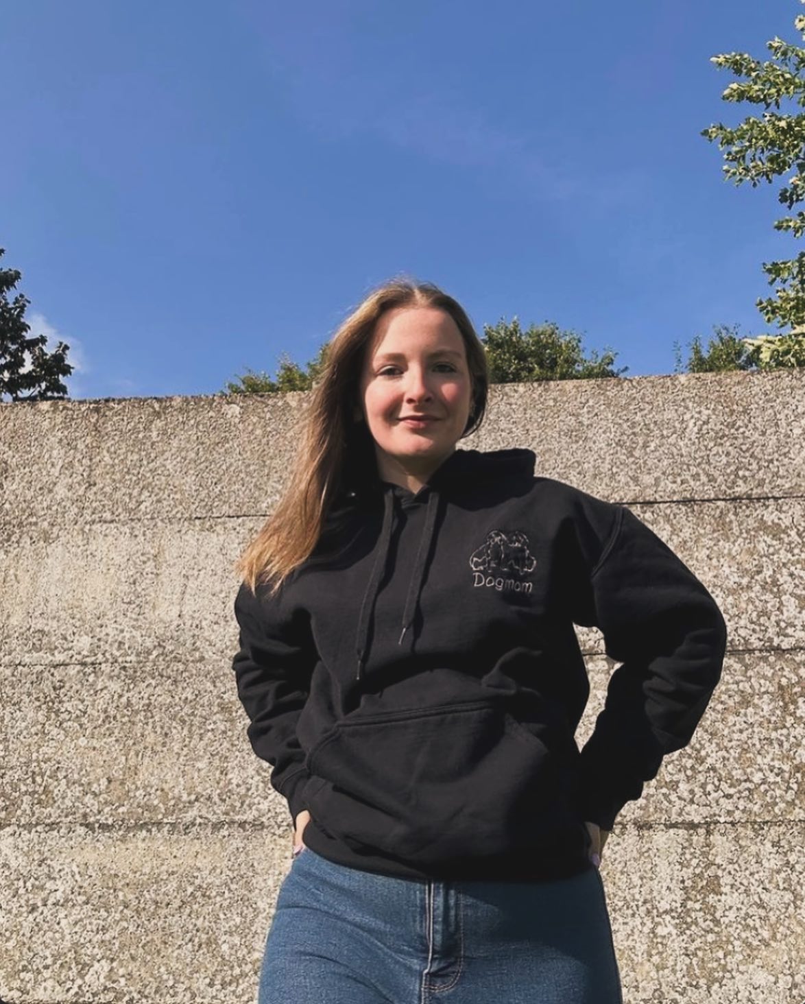 Geborduurde trui met lijntekening