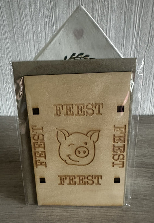 Houten wenskaart feestvarken