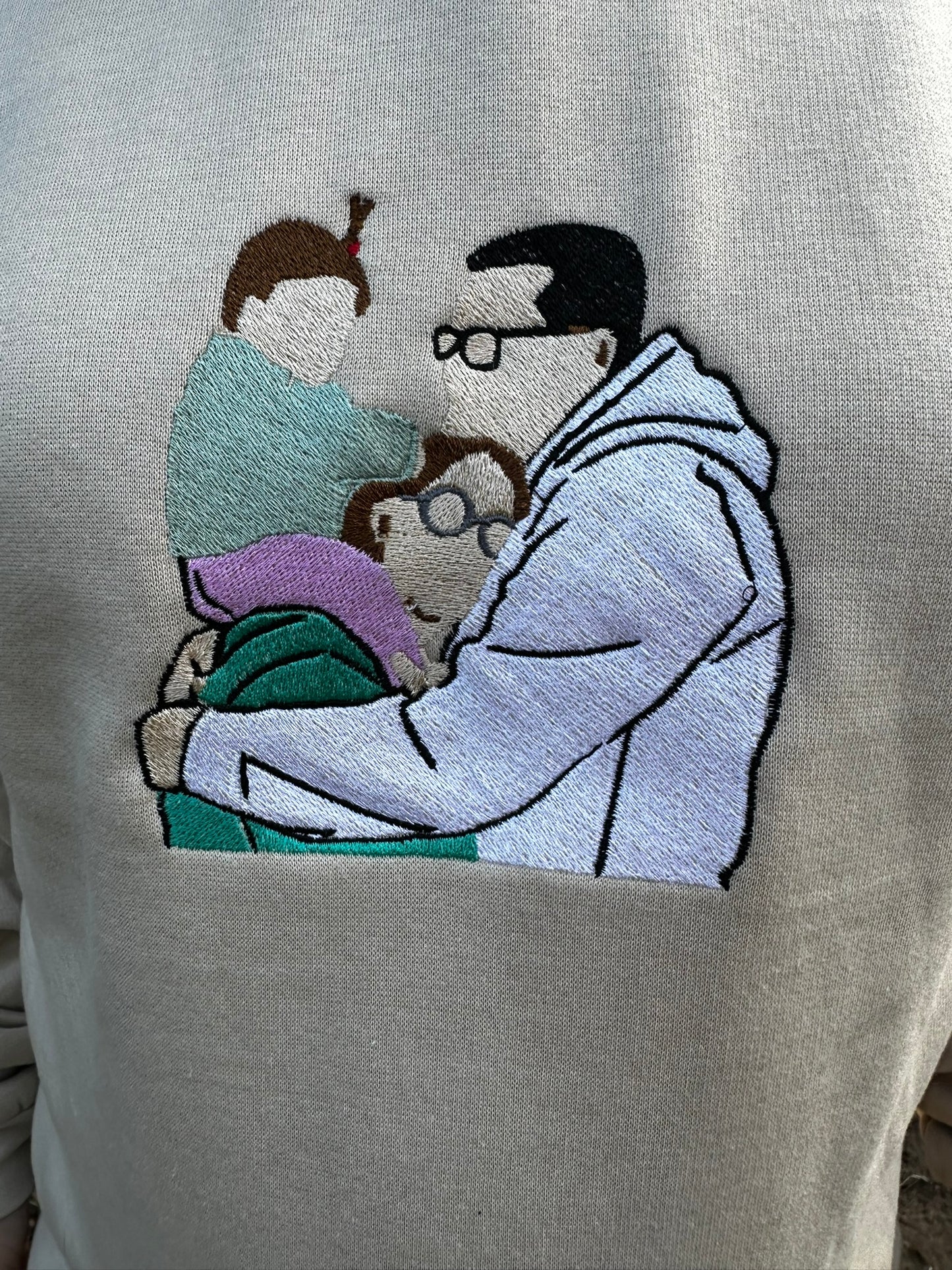 Trui met ingekleurde lijntekening
