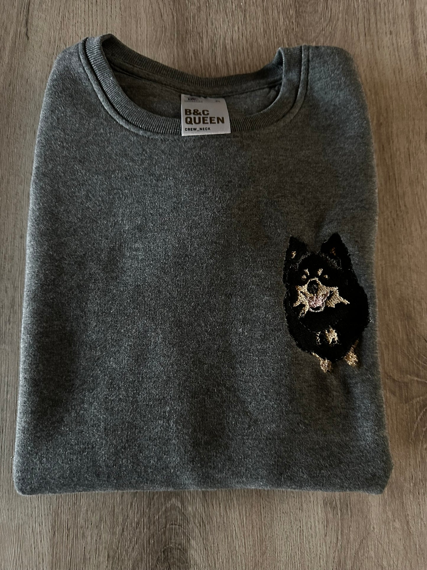 Volgeborduurde trui met huisdier