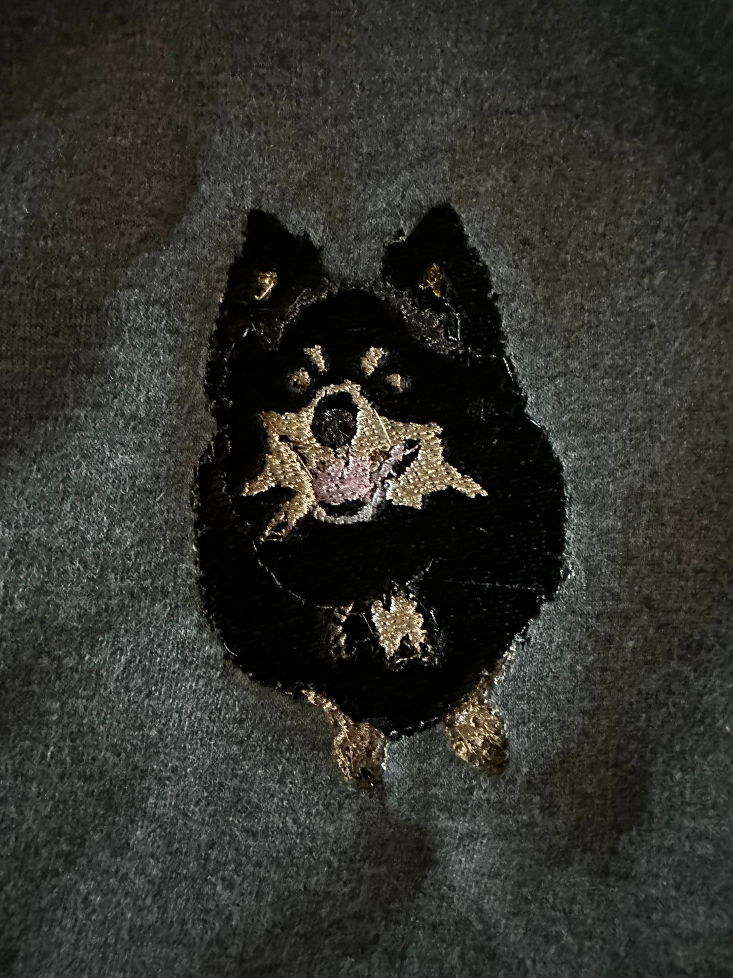 Volgeborduurde trui met huisdier