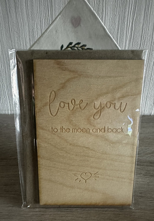 Houten wenskaart Love You To The Moon And Back