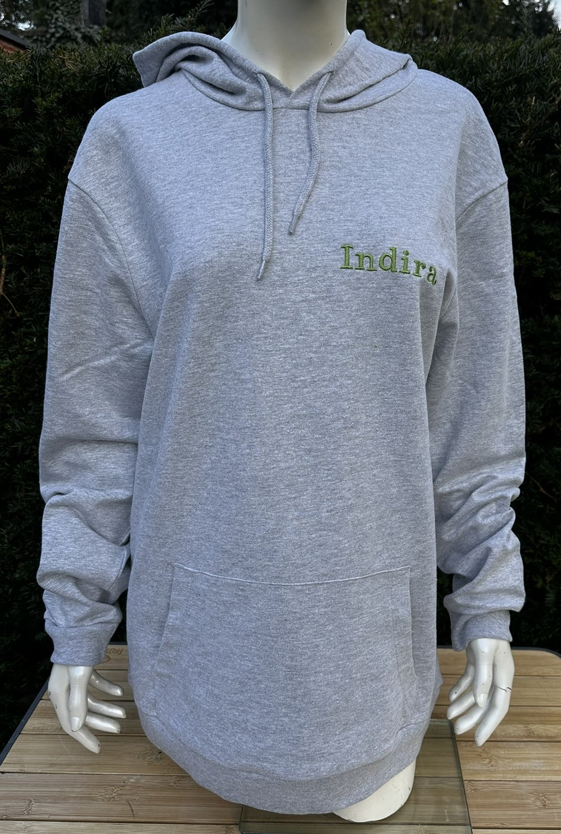 Volgeborduurde trui met voertuig