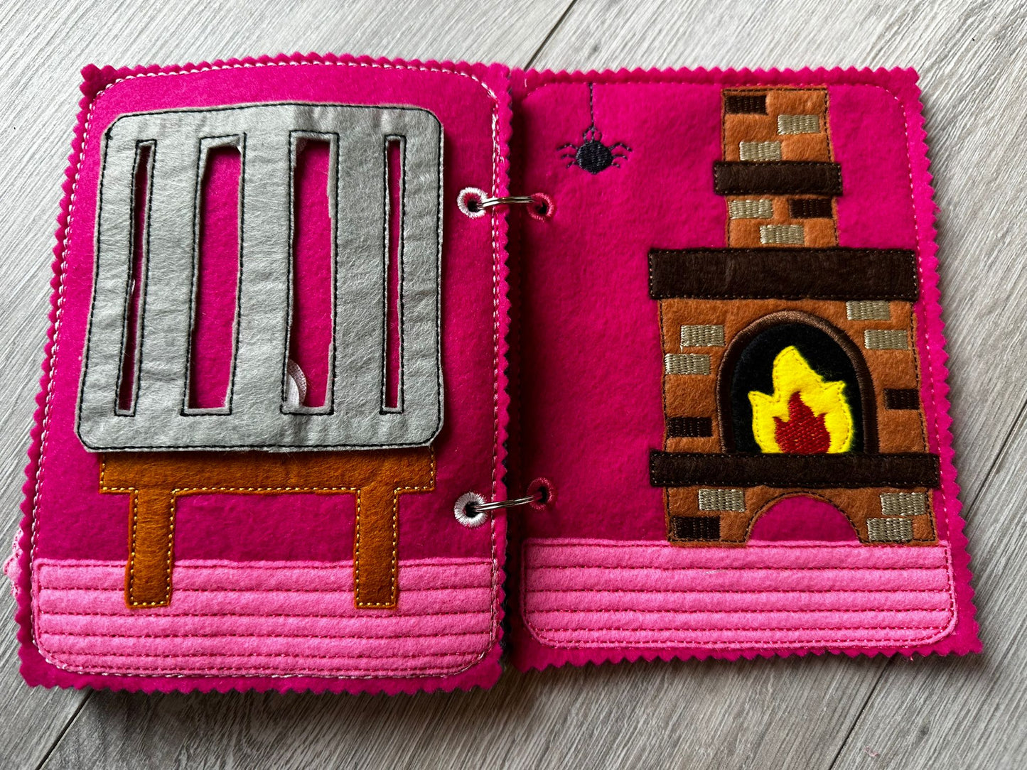 Quiet Book "Hans en Grietje"